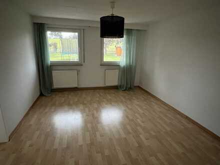 Modernisierte EG-Wohnung mit zwei Zimmern und Einbauküche in Stuttgart