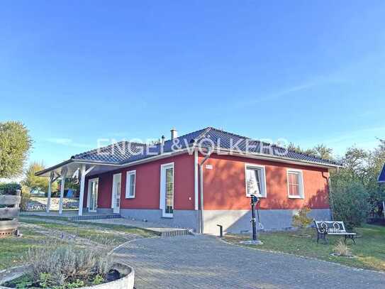 Einfamilienhaus im Bungalowstil mit großem Grundstück