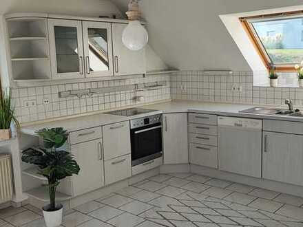 Freundliche 3-Zimmer-DG-Wohnung mit Balkon und Einbauküche in Deisslingen