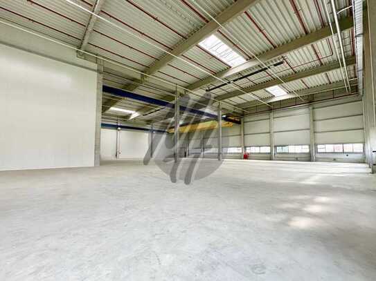 KEINE PROVISION ✓ RAMPE + EBEN ✓ Lager-/Produktion (6.200 m²) & Büro (1.400 m²)