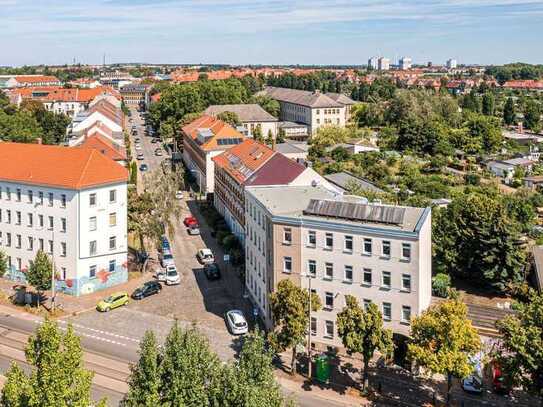 Kapitalanleger aufgepasst! Vermietete 2-Zimmer-Altbauwohnung mit Balkon & Tageslichtbad