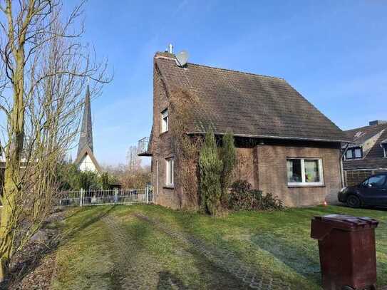 Vermietetes Wohnhaus mit schönem Grundstück in ruhiger, beliebter Lage von 41334 Nettetal-Hinsbeck