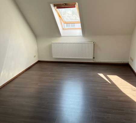 Schöne 2-Zi-DG-Wohnung Herrenhausen Sc