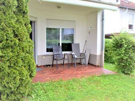 Schöne Eigentumswohnung im Erdgeschoss mit 3 ZKB, Terrasse und Garten im 9 Familienhaus
