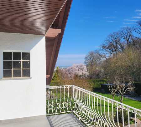 Dachgeschoßwohnung 3 ZKB mit altbackenden Geländer aber schönen Ausblick