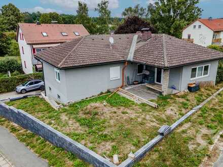 Seltene Gelegenheit! Renovierter Bungalow mit neuer EBK und ELW in schöner Siedlung Tirschenreuth´s
