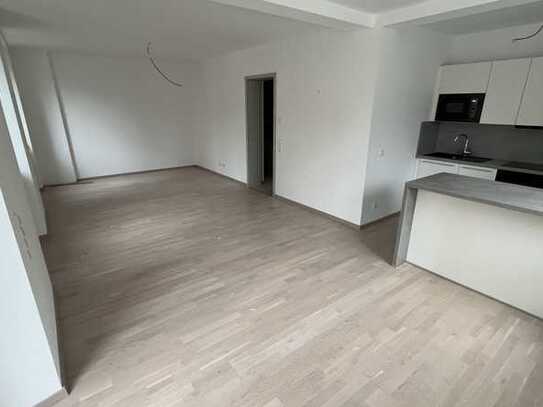 Großzügige 2,5-Zimmer-Maisonette-Zimmer-Wohnung mit EBK, Terrasse und Park