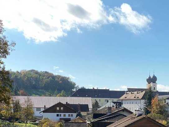 Metten b. Deggendorf: Gr. Mehrgenerationen-Wohnaus - Einlieger-Whg. mögl. - Waldrandlage m. Bachlauf