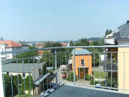 Meißen! Schöne helle 2,5 RWG mit Balkon im Dachgeschoss zu vermieten!