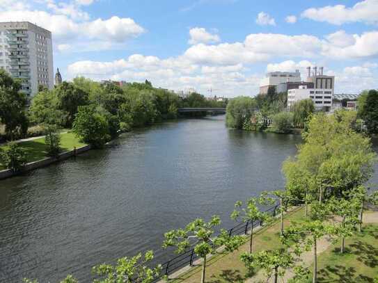 Einzimmer-Wohnung mit Traumblick über die Spree