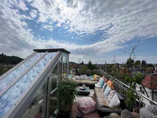 **Exklusive 5 Zi-DG-Wohnung in der Wiehre mit Aufzug, Dachterrasse und Blick über ganz Freiburg***