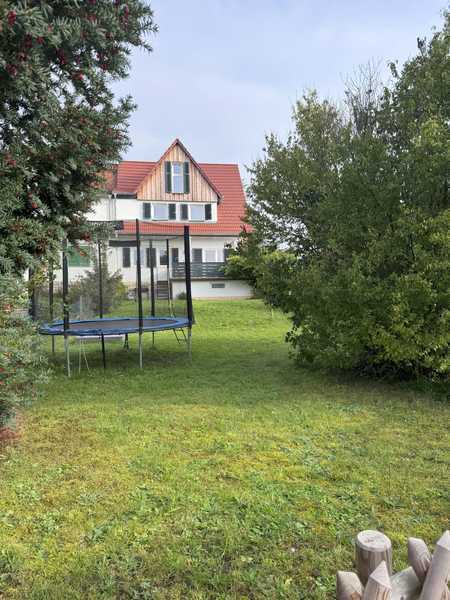 Sanierte Doppelhaushälfte mit großzügigem Garten, ideal für die kleine Familie!