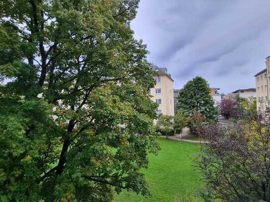 Schöne 3-Zimmerwohnung mit Süd-Loggia in Laim und TG-Stellplatz