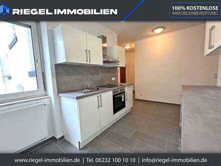 Sie hier? Wir auch! Hochwertig modernisierte Wohnung im 2. Obergeschoss inkl. Einbauküche
