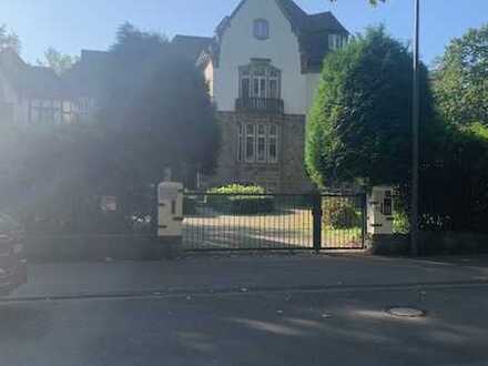Stilvolle, geräumige 2-Zimmer-Studio-Wohnung in Köln