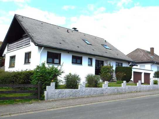 2-Familienhaus + ELW in ruhiger, landschaftlicher Taunusidylle!