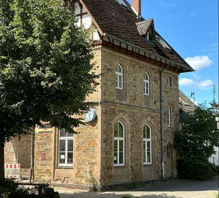 Geräumige Wohnung in altehrwürdigem Gebäude!