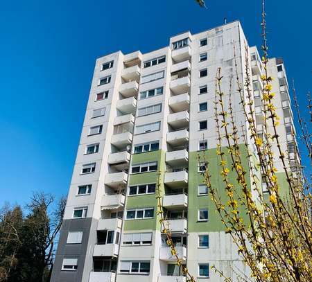 Schöne helle Wohnung mit Panoramablick und Balkon