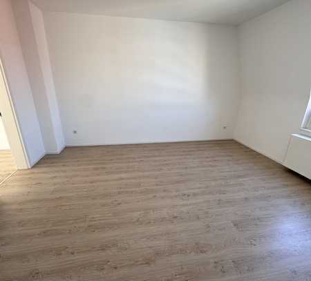 Sanierte 2,5 Zimmer Wohnung mit Balkon