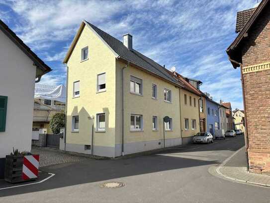Provisionsfrei - Attraktives 7-Zimmer Haus mit effizienter Raumaufteilung mitten in Großostheim
