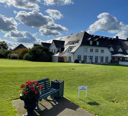 Einzigartige Wohnqualität mit weitblick über den Golfplatz aus allen Fenstern und von der Terrasse !