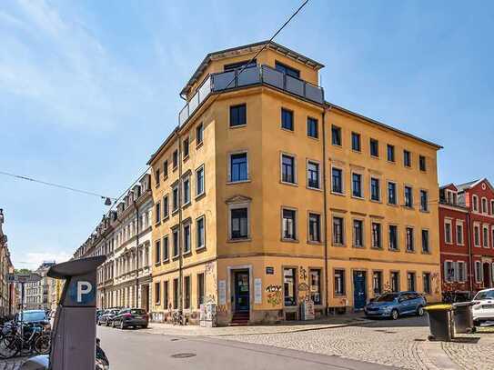 Die Neustadt kann auch ruhig sein. Ihre Etagenwohnung mit Balkon zum Innenhof.