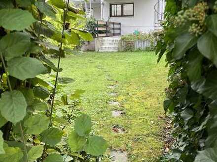 * * 1 bis 2 Familienhaus mit viel Platz und kleinem Garten * *