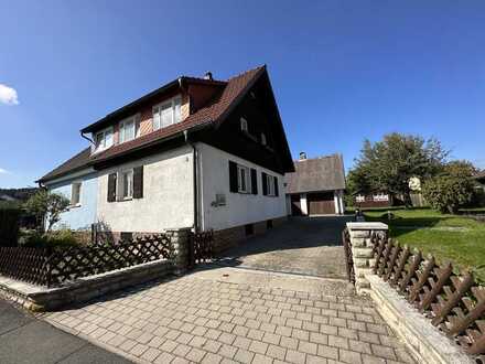 Sanierungsbedürftiges, charmantes Wohnhaus mit Einzelgarage und Nebengebäude in Bayreuth/Saas!
