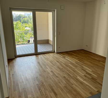 Erstbezug mit Balkon und EBK: Geschmackvolle 2-Zimmer-Terrassenwohnung mit geh. Innenausstattung