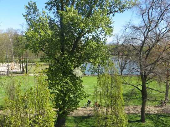 Wohnen am Park: Gehobenes Reihenendhaus mit Dachterasse, Tiefgaragenplatz und Garten