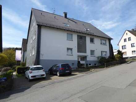 Gut aufgeteilte Dachgeschosswohnung mit Garage in Stadtrandlage