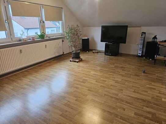 RESERVIERT - Gemütliche 3-Zimmer-DG-Wohnung mit EBK in Eltersdorf