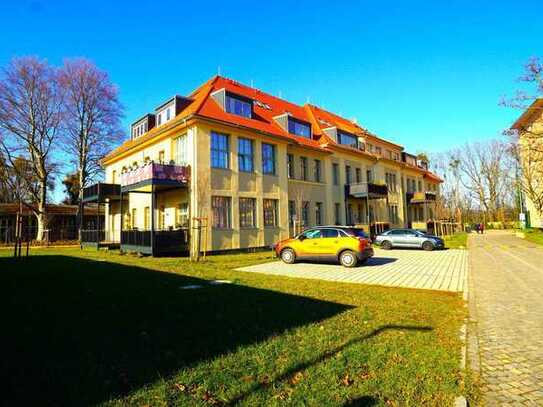 STILVOLLE ZWEIRAUMWOHNUNG MIT BALKON IM HISTORISCHEN SCHLOSSPARK PIRNA