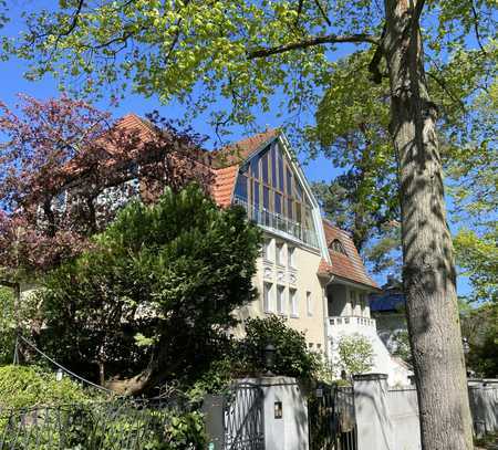 *Historische Villa mit spektakulärem Dachaufbau*
