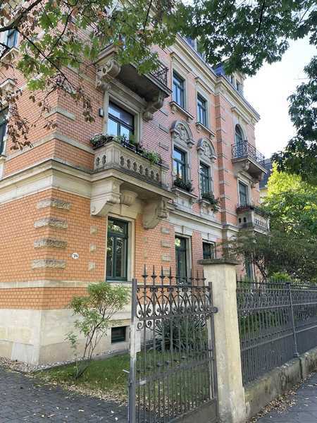 Frischrenovierte Altbauwohnung mit großem Hinterhof