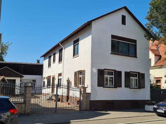 Einfamilienhaus + Einliegerwohnung, großes zusätzliches Neubaupotenzial (Festpreis)