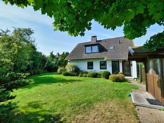 Wunderschöne Immobilie mit zwei Wohneinheiten und großem Garten in direkter Lage zur Ostsee (545m)