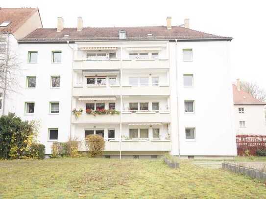 *Attraktive 4-Raum-Wohnung mit Balkon*