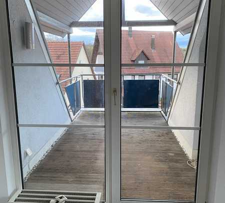 Geschmackvolle 3-Raum-Dachgeschosswohnung mit gehobener Innenausstattung mit Einbauküche in Auenwald