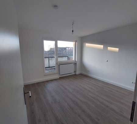 Erstbezug nach Sanierung: 2,5-Zimmer-Wohnung mit gehobener Innenausstattung mit Balkon in Oberhausen