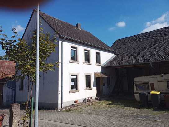 Top-Gelegenheit! Einfamilienhaus mit Nebengebäude in Hundsbach zu verkaufen!