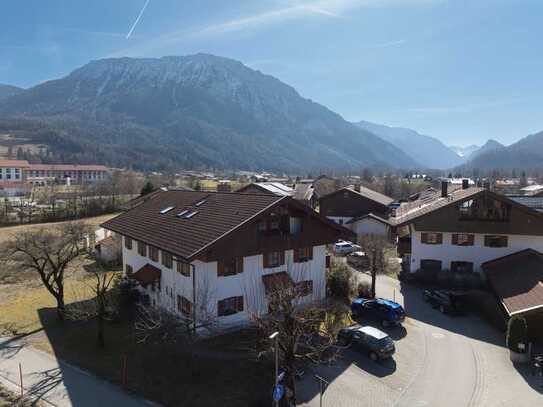 Was für Aussichten: 2-Zimmer-Dachgeschosswohnung in Ruhpolding