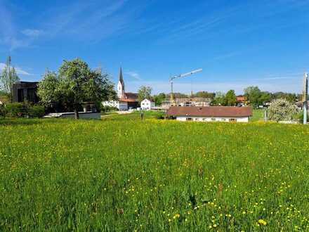 Erschlossenes Baugrundstück in beliebter Chiemgaugemeinde zu verkaufen. Teilbar, gleich verfügbar.