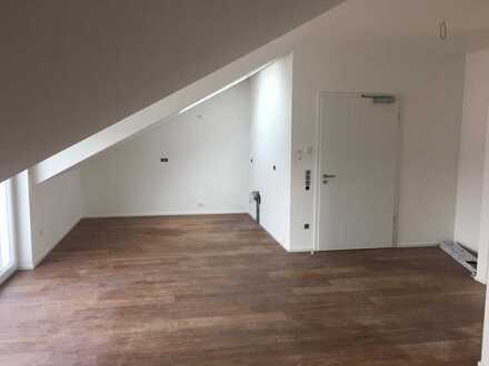 Erstbezug: ansprechende 2-Zimmer-Dachgeschosswohnung mit Balkon in Illschwang