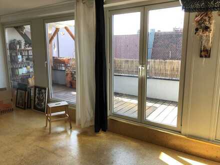 Geschmackvolle Wohnung mit drei Zimmern sowie Balkon und EBK in Nürnberg