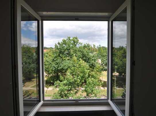 2 Zi-Dachgeschosswohnung mit Balkon. Vermietet.