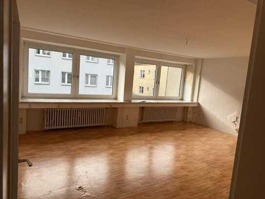 Große 3 Zimmer Wohnung ab sofort zu vermieten