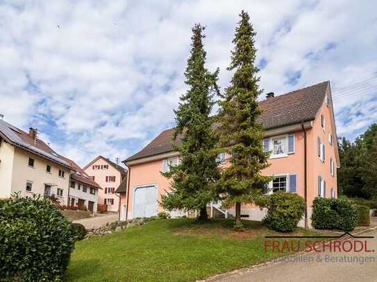 Idylle zwischen Tradition und Natur
Renoviertes Bauernhaus mit Potential
in Tengen-Blumenfeld
mit