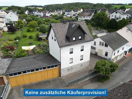 2-Familienhaus (eine Whg. vermietet) mit Werkstatt und 8 Garagen auf Traumgrundstück