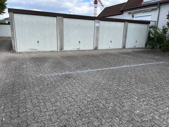 Garage in der Petersburgstraße zu vermieten